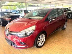Rot Gebraucht 2017 Renault Clio IV LIMITED Limousine | 8.199 € (Fairer Preis)