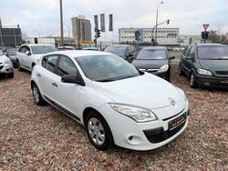 Weiß Gebraucht 2011 Renault Mégane Authentique Limousine | 5.500 € (Teuer)