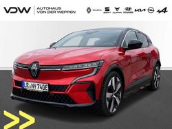 Rot nnp schwarz Gebraucht 2023 Renault Mégane Techno Limousine | 32.980 € (Etwas zu teuer)