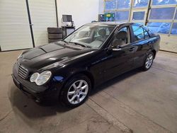 Obsidianschwarz metalliclack Gebraucht 2005 Mercedes C180 Limousine | 2.990 € (Fairer Preis)