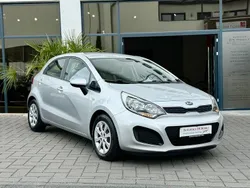 Silber Gebraucht 2015 Kia Rio 4 Limousine | 7.980 € (Fairer Preis)