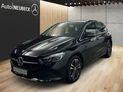 Lack kosmosschwarz Gebraucht 2024 Mercedes B250 Progressive Van / Kleinbus | 37.900 € (Fairer Preis)