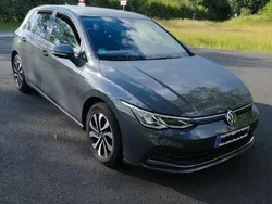 Grau Gebraucht 2021 VW Golf VIII Active Limousine | 20.999 € (Fairer Preis)