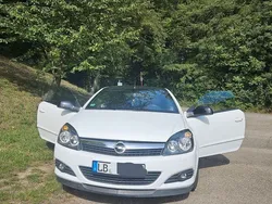 Weiß Gebraucht 2010 Opel Astra Cabriolet Edition Cabrio | 4.650 € (Fairer Preis)