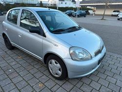 Silber Gebraucht 2002 Toyota Yaris Luna Limousine | 1.900 € (Guter Preis)