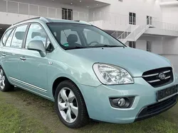 Blau Gebraucht 2007 Kia Carens LX Van / Kleinbus | 6.950 €
