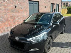 Schwarz Gebraucht 2016 Hyundai i20 Active Limousine | 6.600 € (Fairer Preis)