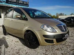 Gelb Gebraucht 2006 Lancia Musa Van / Kleinbus | 2.950 € (Fairer Preis)