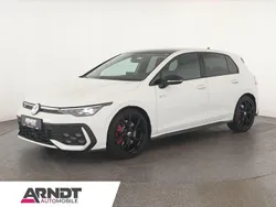 Pure white Gebraucht 2024 VW Golf VIII GTI Limousine | 38.384 € (Fairer Preis)