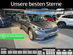 Grau Gebraucht 2022 Skoda Enyaq iV Loft SUV | 32.660 € (Fairer Preis)
