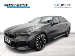 Grau Neu 2025 BMW 550e M Sport Limousine | 90.997 € (Teuer)