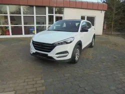 Polar white / sol Gebraucht 2016 Hyundai Tucson Classic SUV | 13.500 € (Fairer Preis)