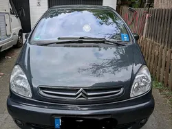 Grau Gebraucht 2002 Citroën Xsara Picasso Van / Kleinbus | 1.700 € (Fairer Preis)