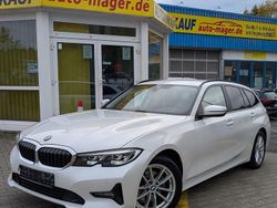 Weiß Gebraucht 2020 BMW 320 Sport Line Kombi | 19.850 € (Fairer Preis)