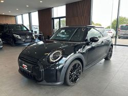 Schwarz Gebraucht 2023 Mini Cooper Sport Kleinwagen | 24.990 € (Etwas zu teuer)
