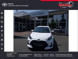 Schneeweiß Gebraucht 2022 Toyota Yaris Hybrid Business Edition Limousine | 16.875 € (Guter Preis)