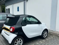 Weiß Gebraucht 2017 Smart ForTwo Cabrio Cabrio | 9.800 € (Fairer Preis)