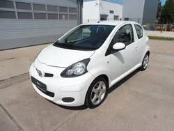 Weiß Gebraucht 2010 Toyota Aygo City Kleinwagen | 3.490 € (Etwas zu teuer)