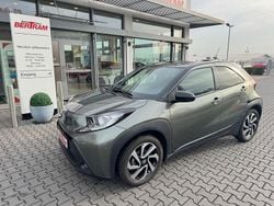 Grün Gebraucht 2024 Toyota Aygo Pulse Kleinwagen | 15.490 € (Fairer Preis)