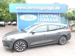Grau Gebraucht 2024 Ford Focus Titanium Limousine | 23.900 € (Guter Preis)