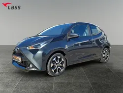 Grau Gebraucht 2019 Toyota Aygo X-play Kleinwagen | 12.980 € (Teuer)
