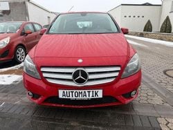 Rot Gebraucht 2013 Mercedes B200 Van / Kleinbus | 8.600 € (Guter Preis)