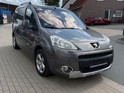 Grau Gebraucht 2009 Peugeot Partner Tepee Family Van / Kleinbus | 3.800 € (Fairer Preis)