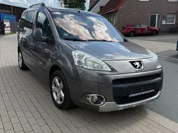 Grau Gebraucht 2009 Peugeot Partner Tepee Family Van / Kleinbus | 3.800 € (Fairer Preis)