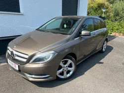 Grau Gebraucht 2013 Mercedes B200 Van / Kleinbus | 8.900 € (Fairer Preis)