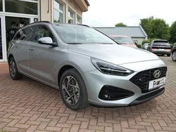 Silber Neu 2024 Hyundai i30 Style Limousine | 22.990 € (Etwas zu teuer)