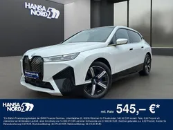 Weiss / mineralweiss (metallic) Gebraucht 2022 BMW iX Sport Line SUV | 54.250 € (Fairer Preis)