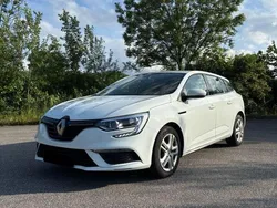Weiß Gebraucht 2017 Renault Mégane GrandTour Play Kombi | 13.400 € (Etwas zu teuer)