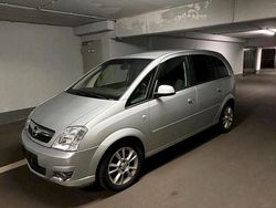 Grau Gebraucht 2006 Opel Meriva Van / Kleinbus | 980 € (Guter Preis)
