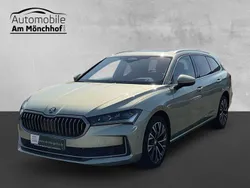 Gelb Gebraucht 2024 Skoda Superb LAURIN & KLEMENT Kombi | 47.600 €