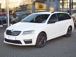 Weiß Gebraucht 2016 Skoda Octavia vRS Kombi | 9.899 € (Superpreis)