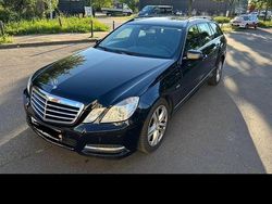 Schwarz Gebraucht 2012 Mercedes E200 Kombi | 5.150 €