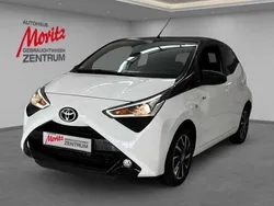Weiß Gebraucht 2022 Toyota Aygo Kleinwagen | 14.450 € (Etwas zu teuer)