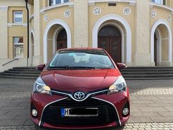 Rot Gebraucht 2015 Toyota Yaris Hybrid Kleinwagen | 9.500 € (Guter Preis)