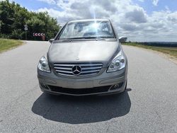 Grau Gebraucht 2006 Mercedes 180 Limousine | 3.650 € (Etwas zu teuer)