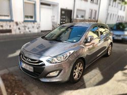 Grau Gebraucht 2013 Hyundai i30 Trend Kombi | 9.850 € (Teuer)