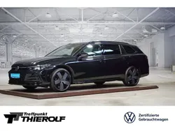 Grenadillschwarz metallic Gebraucht 2024 VW Passat R-line Kombi | 46.880 €