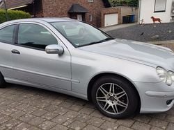 Silber Gebraucht 2007 Mercedes C220 Coupé | 3.999 € (Teuer)