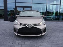 Grau (metallic) Gebraucht 2015 Toyota Yaris Comfort Limousine | 13.850 € (Etwas zu teuer)