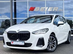 Alpinweiss iii Gebraucht 2024 BMW 218 M Sport Van / Kleinbus | 28.990 € (Guter Preis)