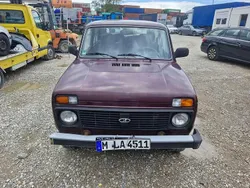Rot Gebraucht 2011 Lada niva SUV | 2.490 €