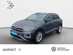 Indiumgrau metallic/schwarz Gebraucht 2024 VW T-Roc Style SUV | 28.290 € (Fairer Preis)
