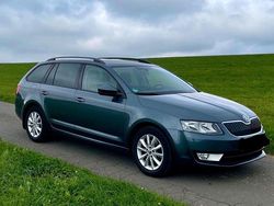 Grau Gebraucht 2016 Skoda Octavia Kombi | 11.700 € (Fairer Preis)
