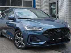 Blau Gebraucht 2024 Ford Focus ST-Line Limousine | 24.385 € (Fairer Preis)