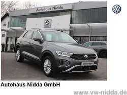 Indiumgrau metallic Gebraucht 2024 VW T-Roc Life SUV | 25.229 € (Superpreis)