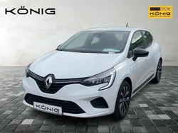 Weiß Gebraucht 2023 Renault Clio V Equilibre Limousine | 13.990 € (Fairer Preis)